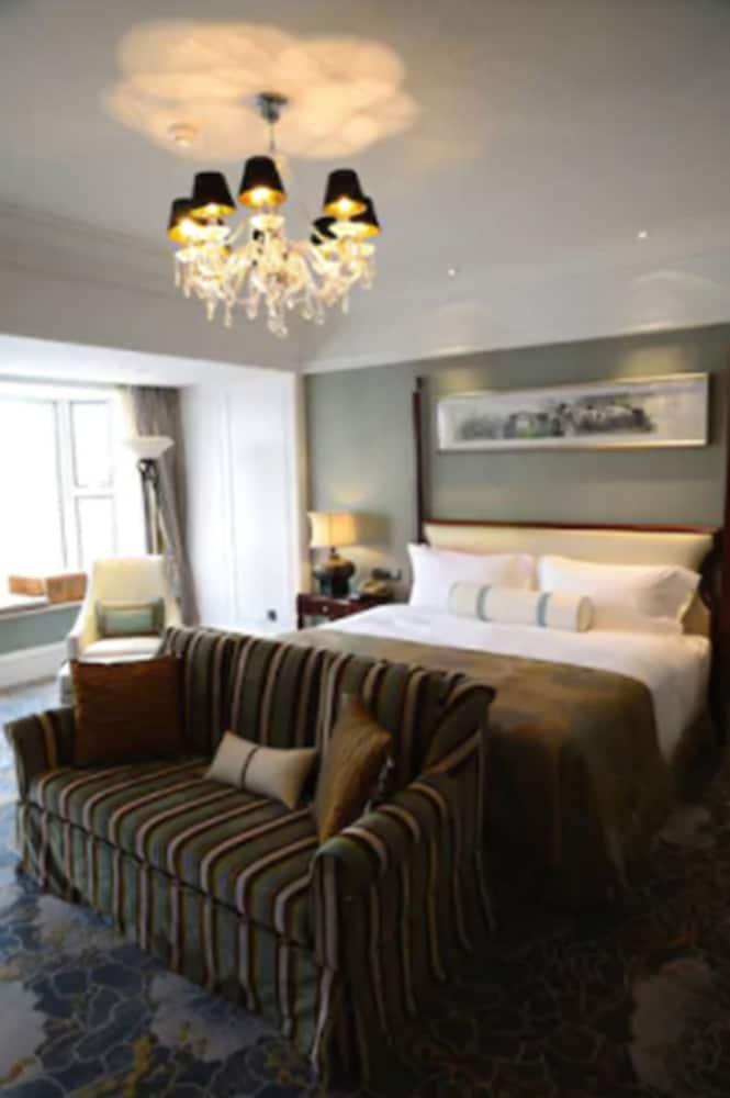 The Bund Riverside Hotel