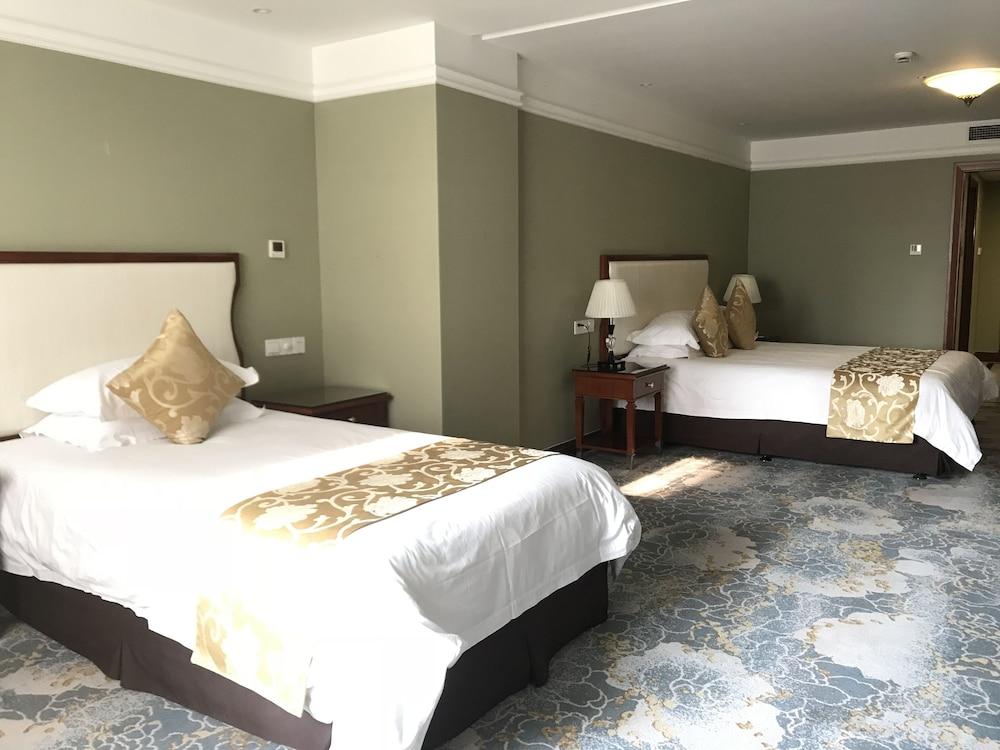 The Bund Riverside Hotel 4*